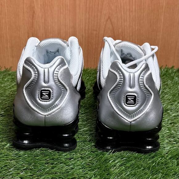 Nike Shox TL Metallic Silver Black White HQ4049-001 Women’s US 9 / Men’s 7.5 New